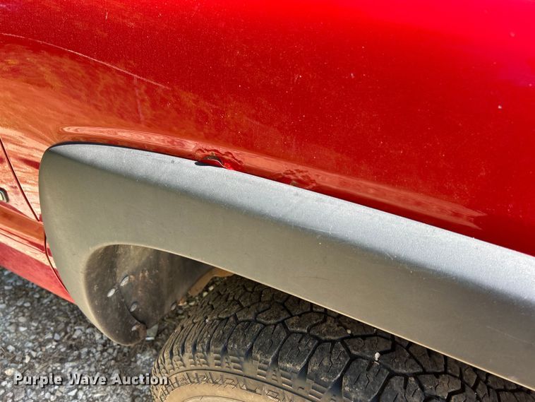 image for item ET3086 2002 Chevrolet Silverado 2500HD pickup truck