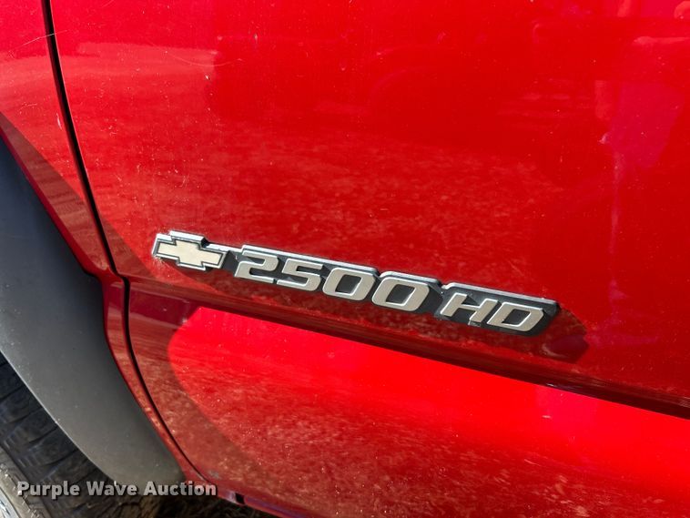 image for item ET3086 2002 Chevrolet Silverado 2500HD pickup truck