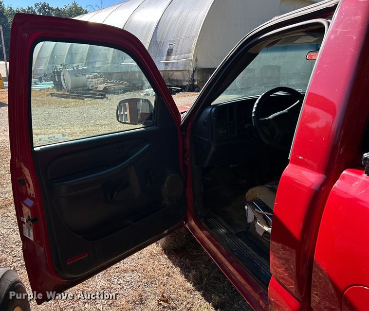 image for item ET3086 2002 Chevrolet Silverado 2500HD pickup truck