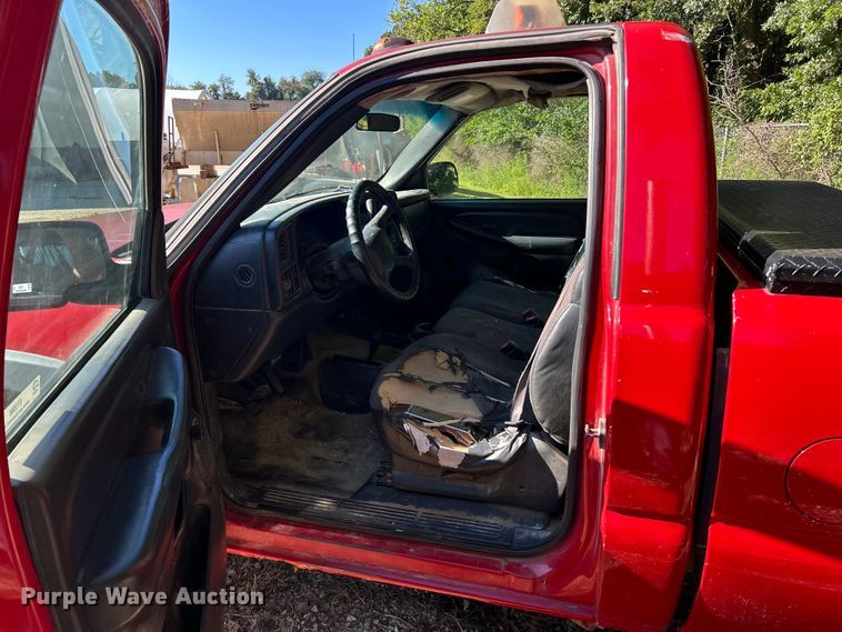 image for item ET3086 2002 Chevrolet Silverado 2500HD pickup truck