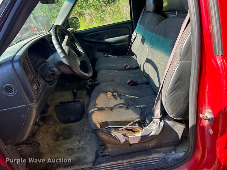 image for item ET3086 2002 Chevrolet Silverado 2500HD pickup truck