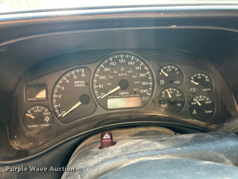 image for item ET3086 2002 Chevrolet Silverado 2500HD pickup truck