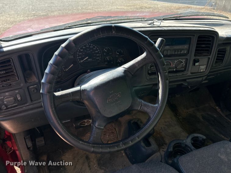 image for item ET3086 2002 Chevrolet Silverado 2500HD pickup truck