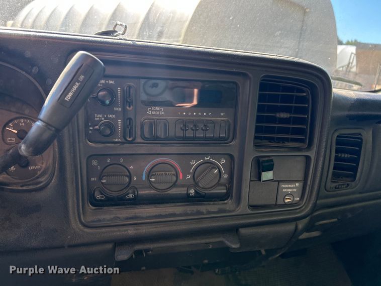 image for item ET3086 2002 Chevrolet Silverado 2500HD pickup truck