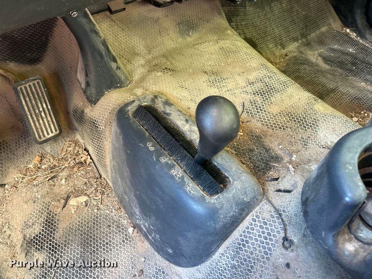 image for item ET3086 2002 Chevrolet Silverado 2500HD pickup truck