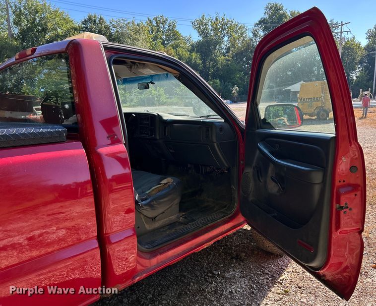 image for item ET3086 2002 Chevrolet Silverado 2500HD pickup truck