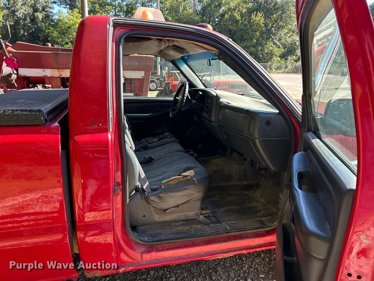 image for item ET3086 2002 Chevrolet Silverado 2500HD pickup truck