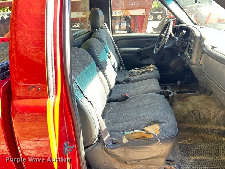 image for item ET3086 2002 Chevrolet Silverado 2500HD pickup truck