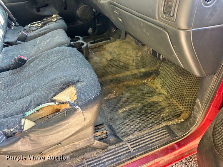 image for item ET3086 2002 Chevrolet Silverado 2500HD pickup truck