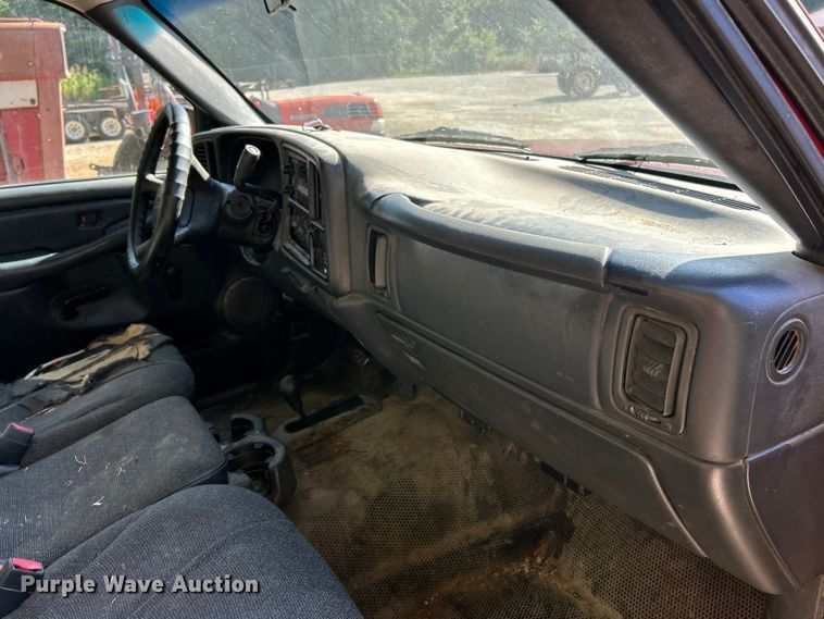 image for item ET3086 2002 Chevrolet Silverado 2500HD pickup truck