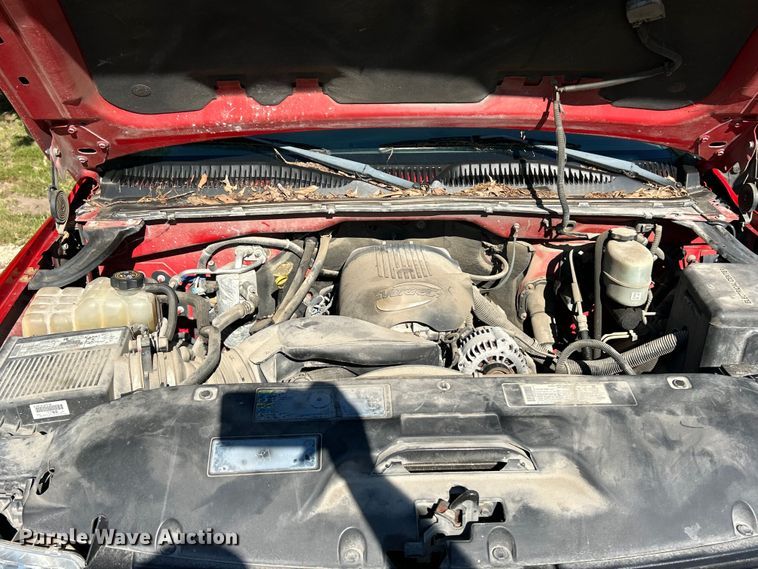 image for item ET3086 2002 Chevrolet Silverado 2500HD pickup truck