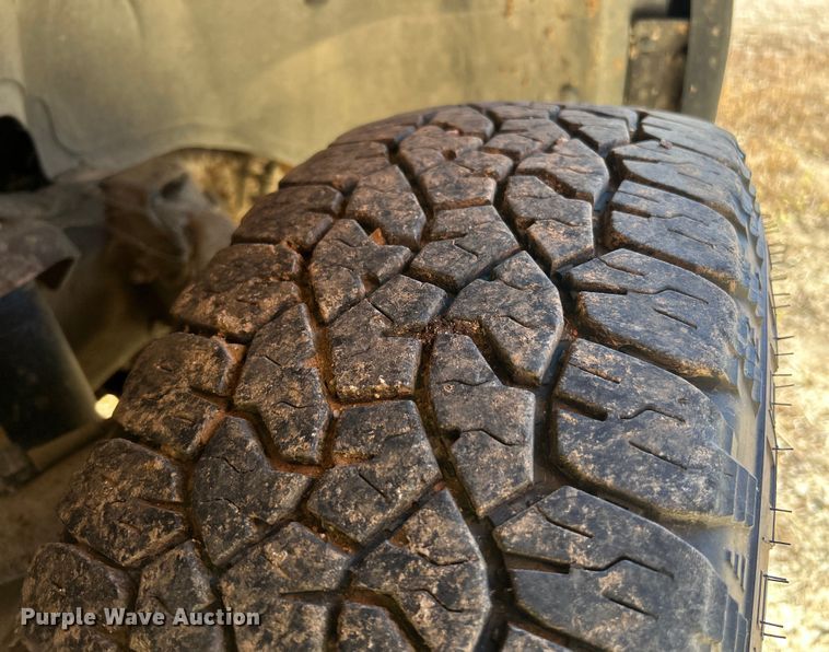 image for item ET3086 2002 Chevrolet Silverado 2500HD pickup truck