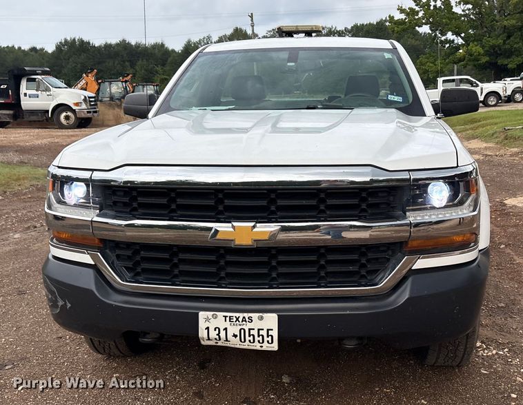 image for item ET7058 2018 Chevrolet Silverado 1500 pickup truck