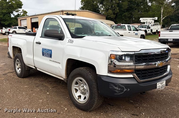 image for item ET7058 2018 Chevrolet Silverado 1500 pickup truck