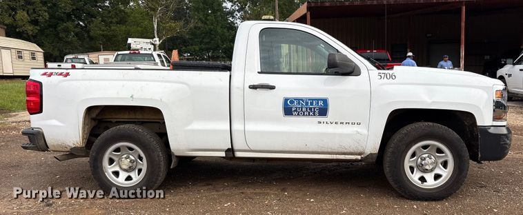 image for item ET7058 2018 Chevrolet Silverado 1500 pickup truck