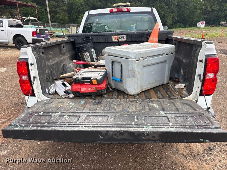 image for item ET7058 2018 Chevrolet Silverado 1500 pickup truck