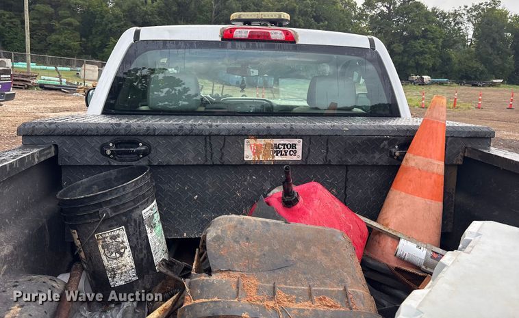 image for item ET7058 2018 Chevrolet Silverado 1500 pickup truck