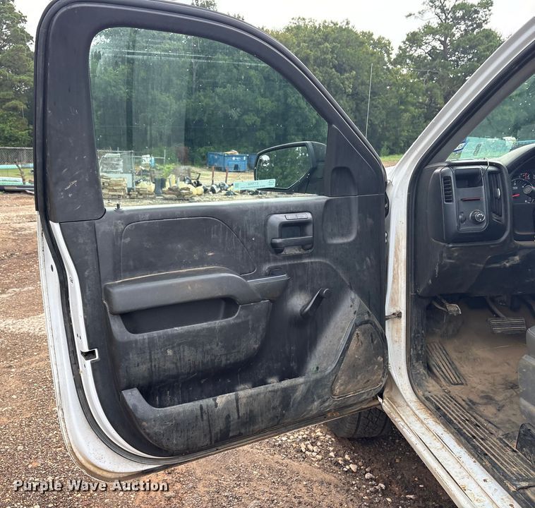 image for item ET7058 2018 Chevrolet Silverado 1500 pickup truck