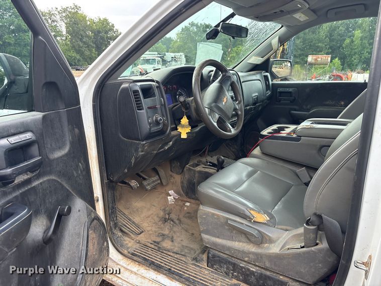 image for item ET7058 2018 Chevrolet Silverado 1500 pickup truck