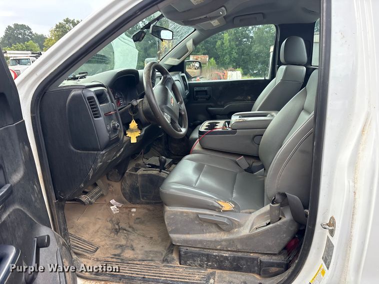 image for item ET7058 2018 Chevrolet Silverado 1500 pickup truck