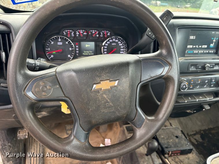 image for item ET7058 2018 Chevrolet Silverado 1500 pickup truck