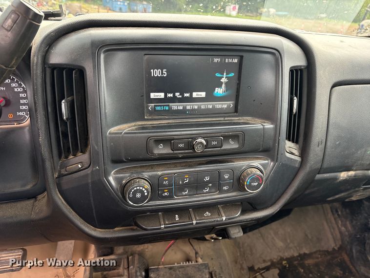 image for item ET7058 2018 Chevrolet Silverado 1500 pickup truck