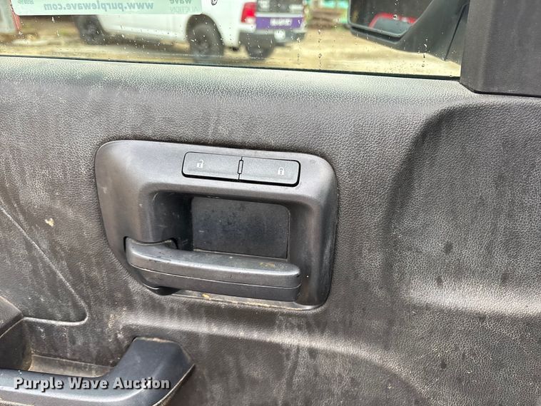 image for item ET7058 2018 Chevrolet Silverado 1500 pickup truck