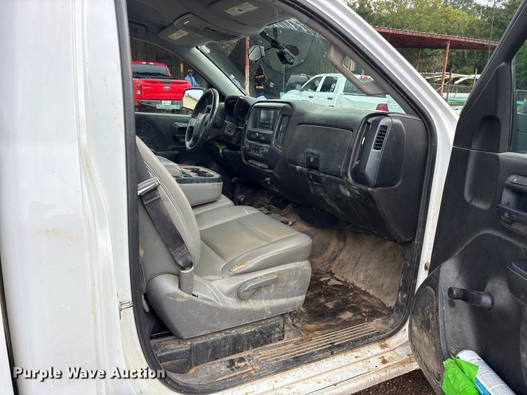 image for item ET7058 2018 Chevrolet Silverado 1500 pickup truck