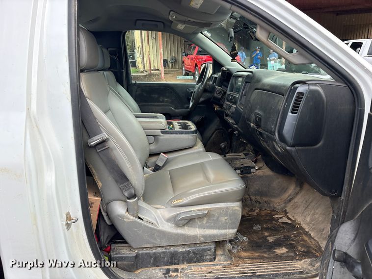 image for item ET7058 2018 Chevrolet Silverado 1500 pickup truck