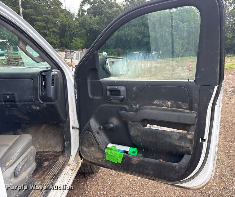 image for item ET7058 2018 Chevrolet Silverado 1500 pickup truck