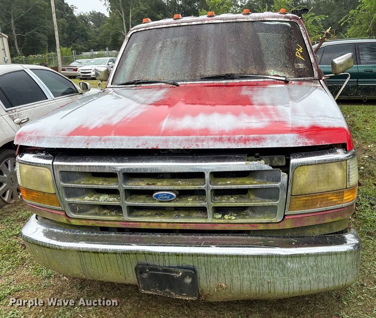 image for item ET7062 1993 Ford F350 Crew Cab flatbed pickup truck