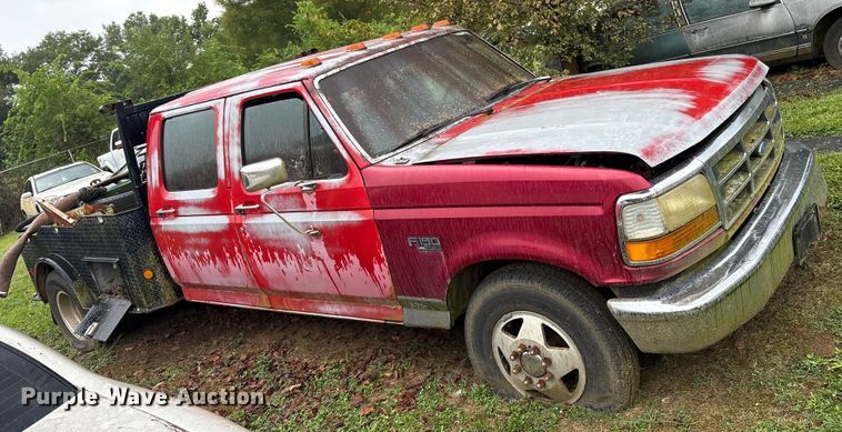 image for item ET7062 1993 Ford F350 Crew Cab flatbed pickup truck