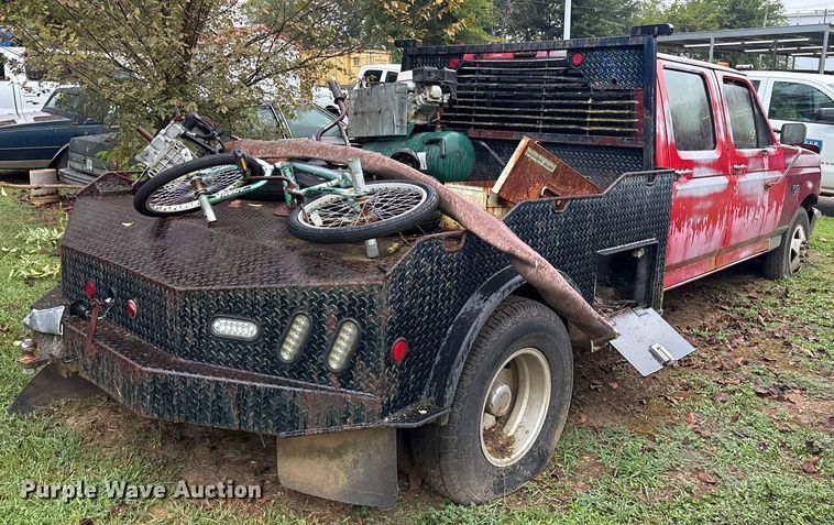 image for item ET7062 1993 Ford F350 Crew Cab flatbed pickup truck