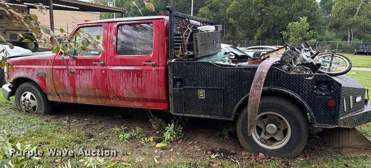 image for item ET7062 1993 Ford F350 Crew Cab flatbed pickup truck