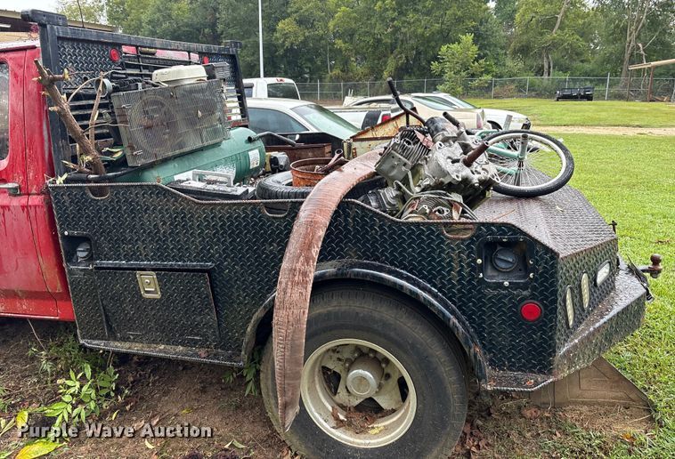 image for item ET7062 1993 Ford F350 Crew Cab flatbed pickup truck