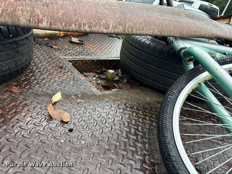 image for item ET7062 1993 Ford F350 Crew Cab flatbed pickup truck