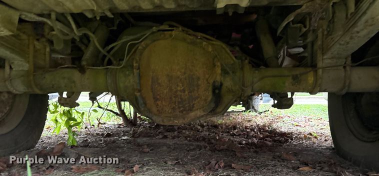 image for item ET7062 1993 Ford F350 Crew Cab flatbed pickup truck