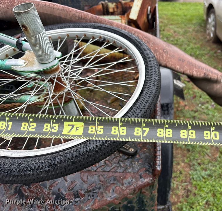 image for item ET7062 1993 Ford F350 Crew Cab flatbed pickup truck