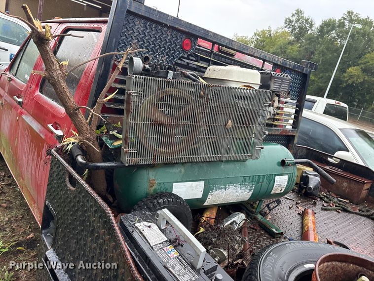 image for item ET7062 1993 Ford F350 Crew Cab flatbed pickup truck