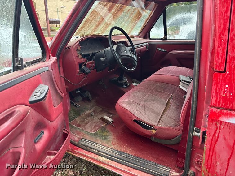 image for item ET7062 1993 Ford F350 Crew Cab flatbed pickup truck