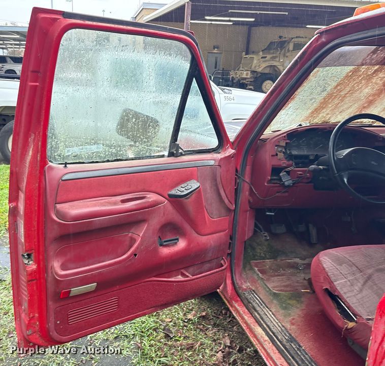 image for item ET7062 1993 Ford F350 Crew Cab flatbed pickup truck