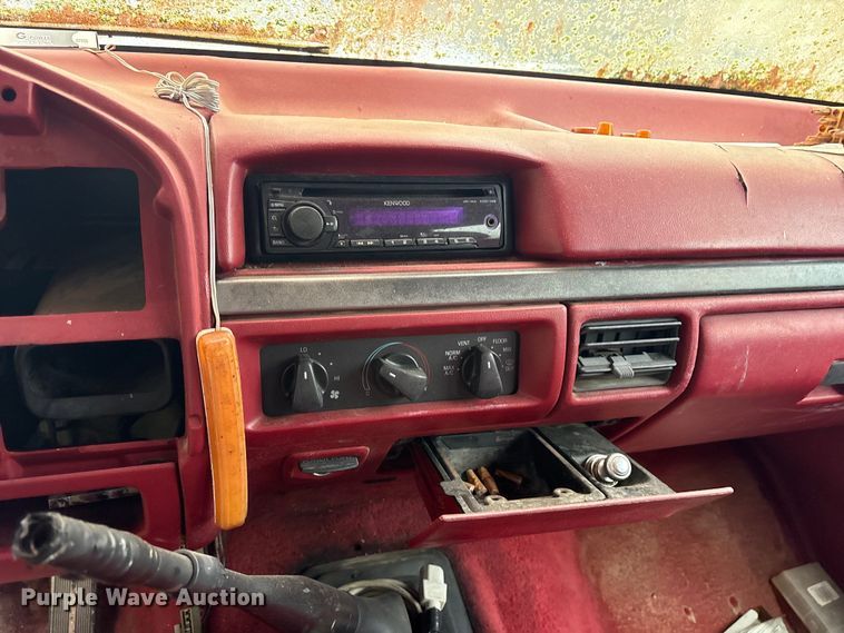 image for item ET7062 1993 Ford F350 Crew Cab flatbed pickup truck