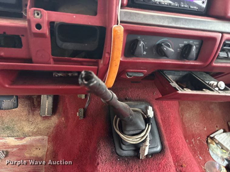 image for item ET7062 1993 Ford F350 Crew Cab flatbed pickup truck