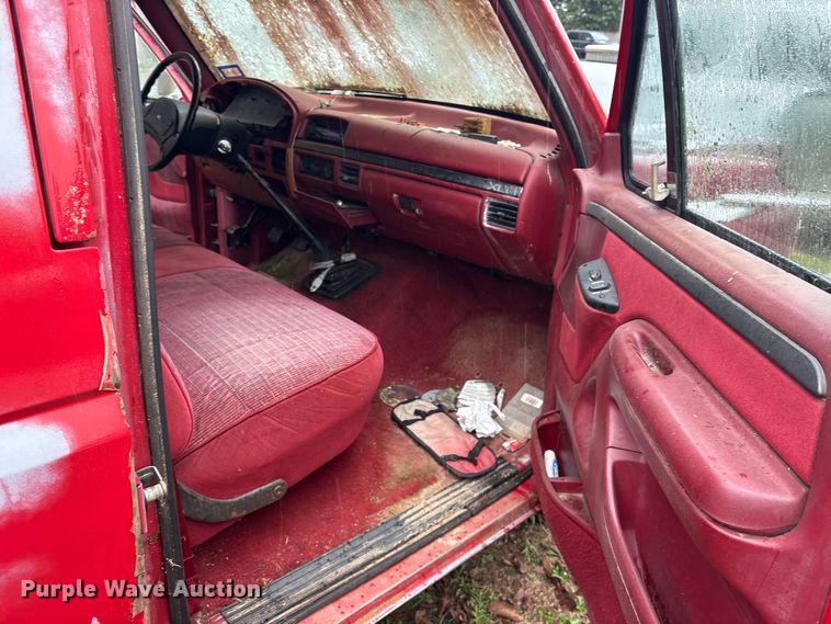 image for item ET7062 1993 Ford F350 Crew Cab flatbed pickup truck