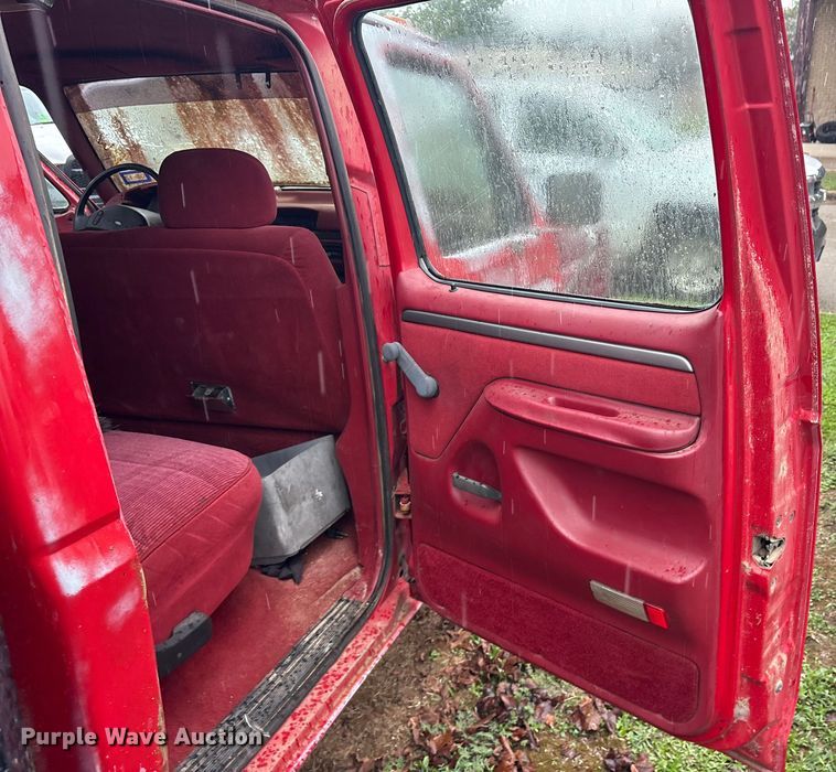 image for item ET7062 1993 Ford F350 Crew Cab flatbed pickup truck