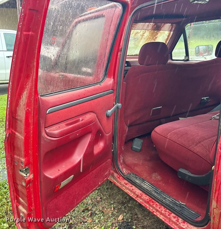 image for item ET7062 1993 Ford F350 Crew Cab flatbed pickup truck