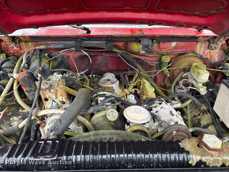 image for item ET7062 1993 Ford F350 Crew Cab flatbed pickup truck