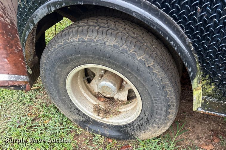 image for item ET7062 1993 Ford F350 Crew Cab flatbed pickup truck