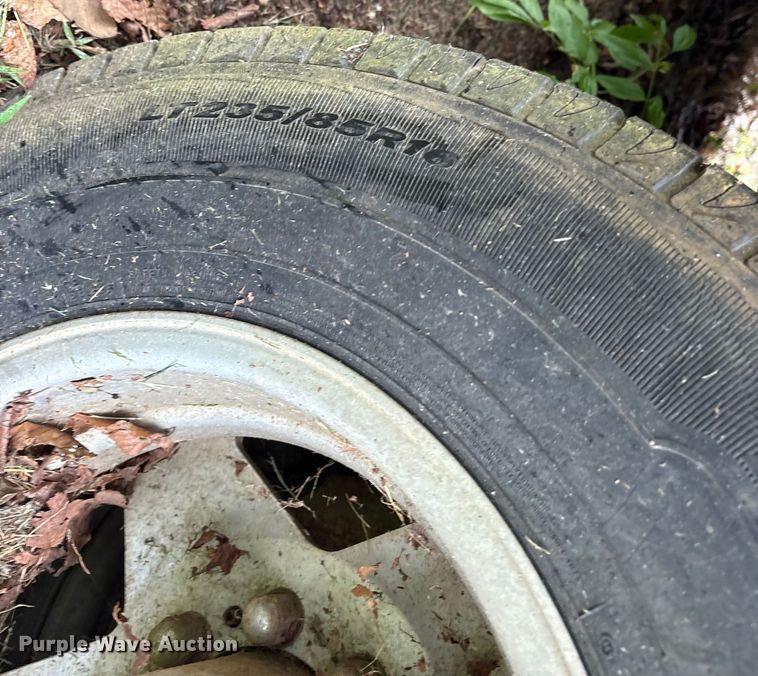 image for item ET7062 1993 Ford F350 Crew Cab flatbed pickup truck