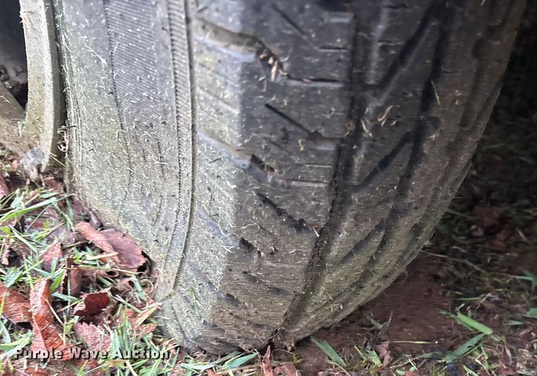 image for item ET7062 1993 Ford F350 Crew Cab flatbed pickup truck